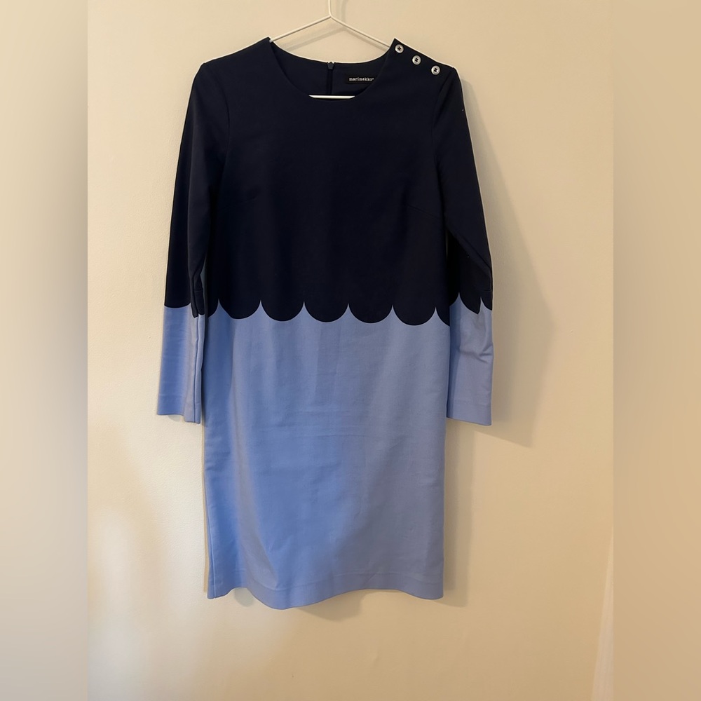 Marimekko Lilian Dress with Scallop Pattern in Navy and Light Blue